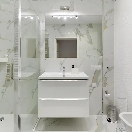 Centrum - 3 - Pokojowy Z Duzym Tarasem Apartman *